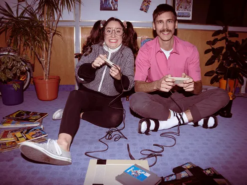 Claudia und Michael beim Retro-Gaming