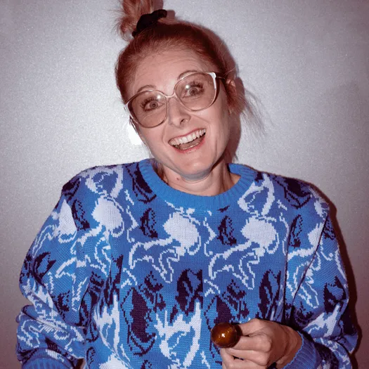 Sandra Niederl als Retro-Nerd